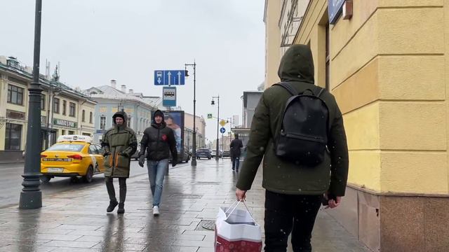 Moscow and people in Crisis 2022 смотреть онлайн