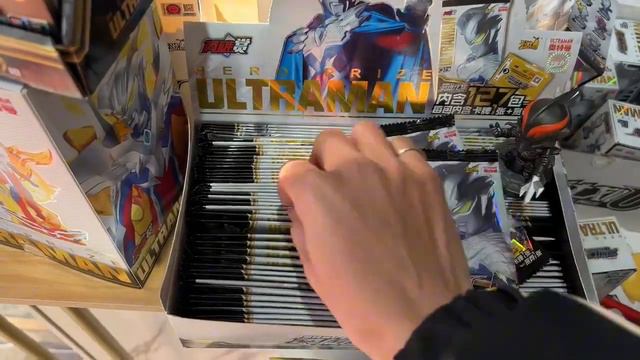 完了完了小黑粉把麦克思的卡片扔下水道了，一口气买了6包英雄赏 смотреть онлайн