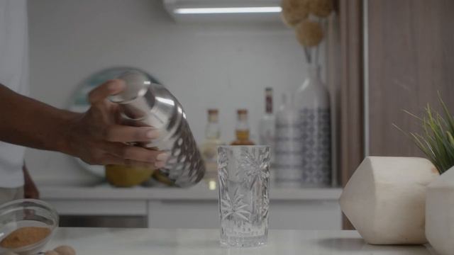 JOHN WATLING'S Skylarkin' cocktail смотреть онлайн