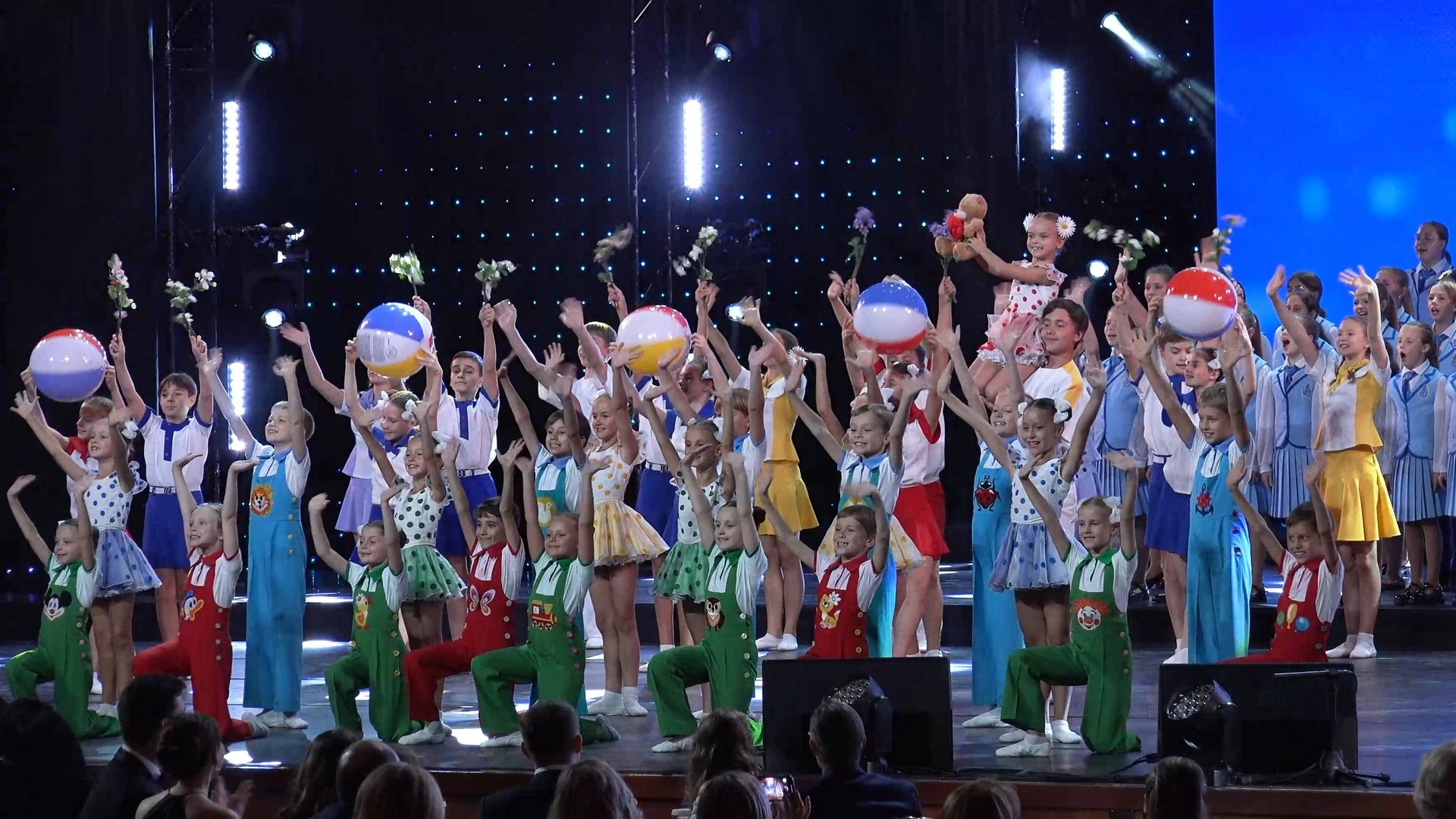 "Детство - это мы!", Ансамбль им. Локтева. "Childhood is us!", Loktev Ensemble. смотреть онлайн