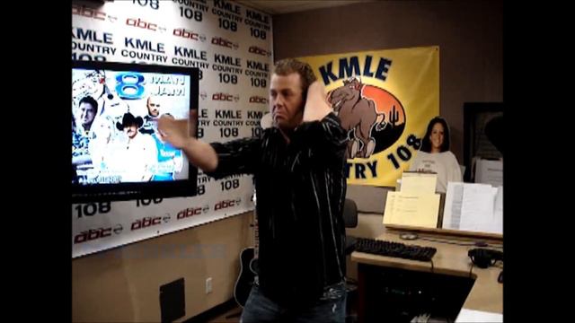 Secret Hump Mob Dance for Friday 8-26-11 смотреть онлайн