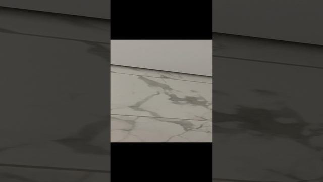 Как выглядит парящий натяжной потолок без подсветки и при ее включении. смотреть онлайн