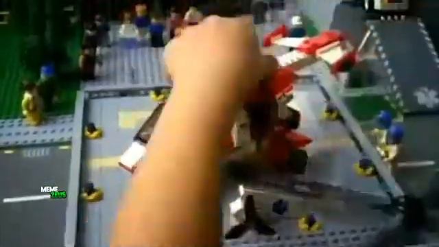 A man has fallen into the river at LEGO mafia city смотреть онлайн