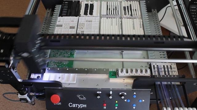 САТУРН, автоматический SMD-установщик: подача компонентов из разных типов питателей в рабочей зоне смотреть онлайн