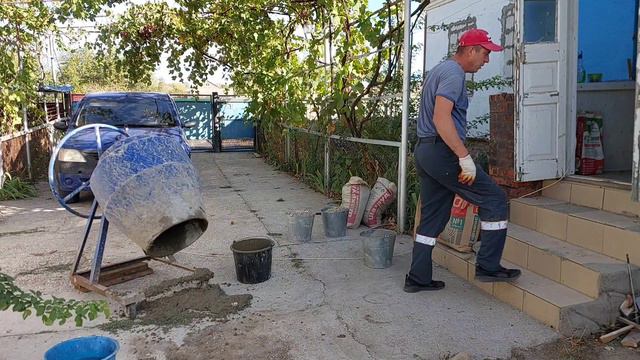 Ремонт в доме кубанце. Заливаю бетонный пол по грунту. смотреть онлайн