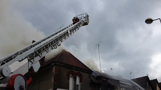 Incendie de trois maisons à tergnier. (Aisne) samedi 03 juin 2017 смотреть онлайн