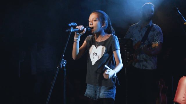 Ema Paoletti - Eye of the tiger смотреть онлайн