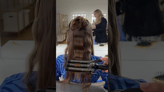Укладка на тройную плойку линейки Salon Curl от Алены Кривко @alyona_beauty_muah смотреть онлайн