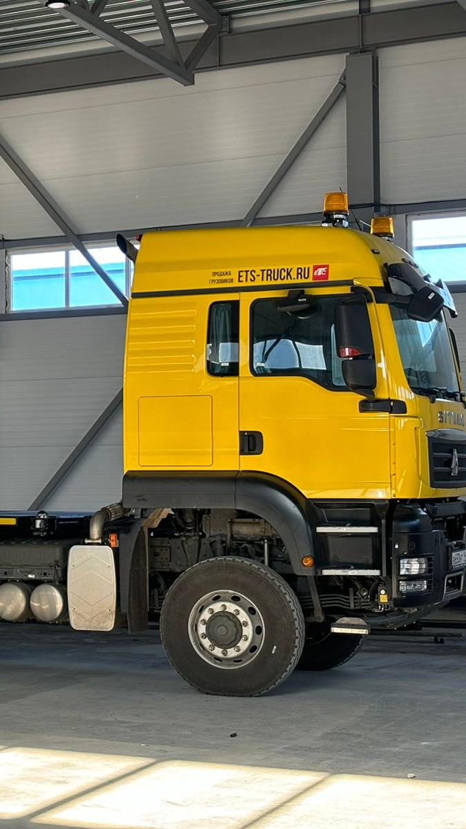 Контейнеровоз на шасси SITRAK C7H смотреть онлайн