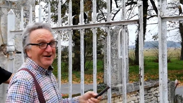 Not Quite a Chateau DIY 143 - Chopping Up The Chateau Gates - A Big DIY Job at Chateau De Colombe смотреть онлайн