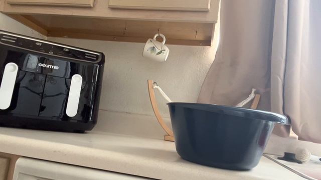 Yum Yum noodle surprise￼ смотреть онлайн