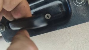 установка внутренней ручки двери багажника GMT Tahoe 800