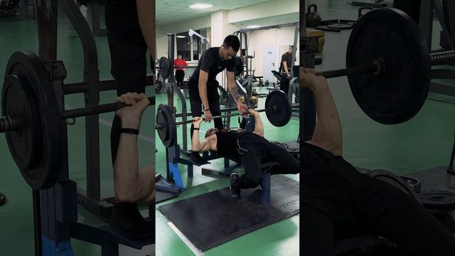 Силовая тренировка по жиму лёжа смотреть онлайн