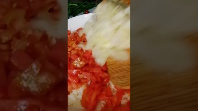 Такой салат первый улетает со стола, его всегда мало.