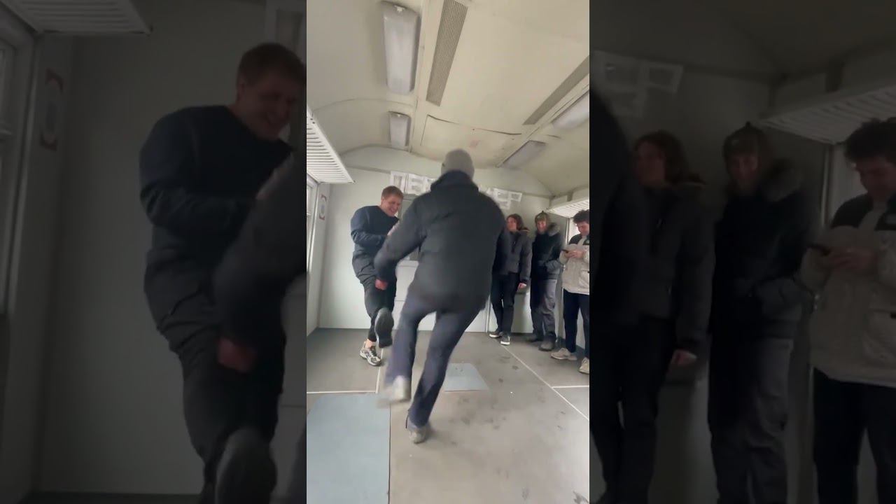 Этот парень очень любил электрички.. смотреть онлайн