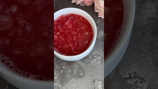 ВКУСНЫЙ ДЕСЕРТ УХОДЯЩЕГО ЛЕТА
Сохраняй 👌
Арбуз и семена чиа 🤭 все смешиваем и убираем на пару часо