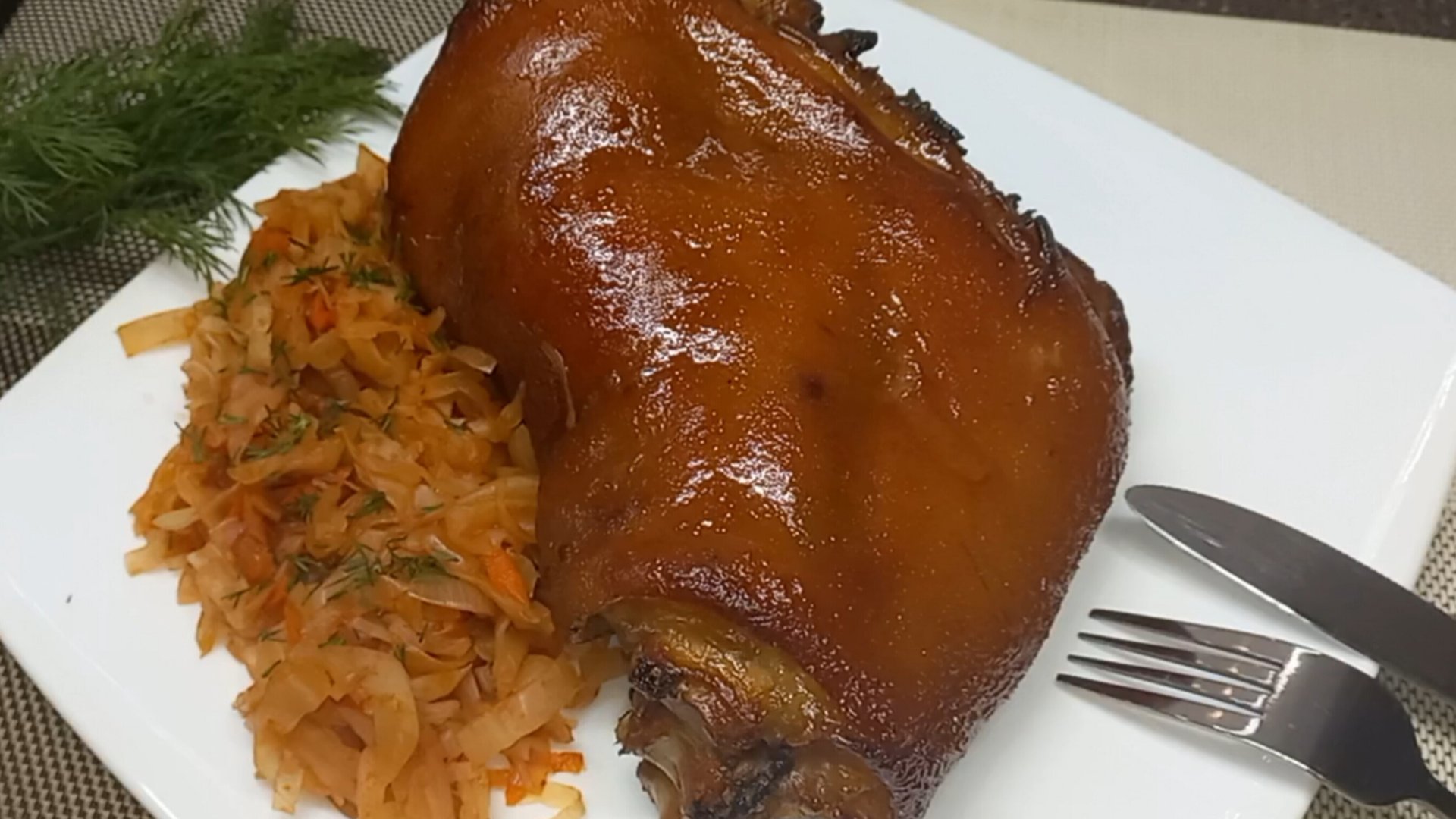 Как приготовить Вкусно сочную СВИНУЮ РУЛЬКУ Вкуснейшая свиная рулька запеченая в духовке смотреть онлайн