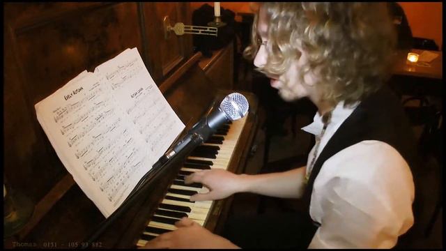 Thomas am Klavier im Cafè Labendig - Kurfürstenstrasse in Potsdam - Teil 1 смотреть онлайн