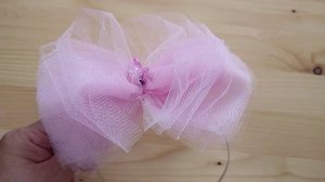 Бантик из фатина своими руками. Видеоурок
