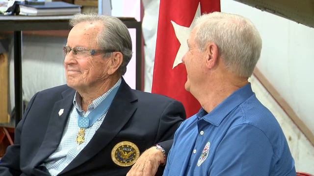 FOAA honors medal of honor recipient смотреть онлайн