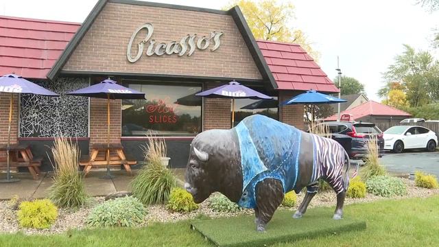 Local artist gets creative with Bills Mafia themed statue outside Picasso's смотреть онлайн