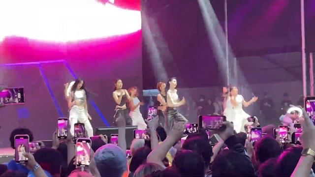 Itzy 20230520 Mafia in the Morning HITC head in the clouds NY New York 2023 смотреть онлайн