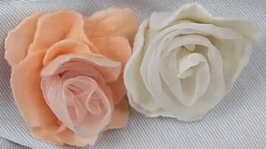 Роза мокрое валяние.  Как свалять розу из шерсти и органзы