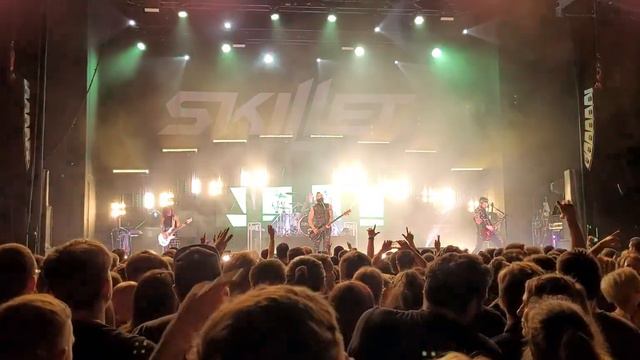 Skillet - Back from the Dead (Live @ Day of Destiny Tour/WIESBADEN Schlachthof Germany) смотреть онлайн