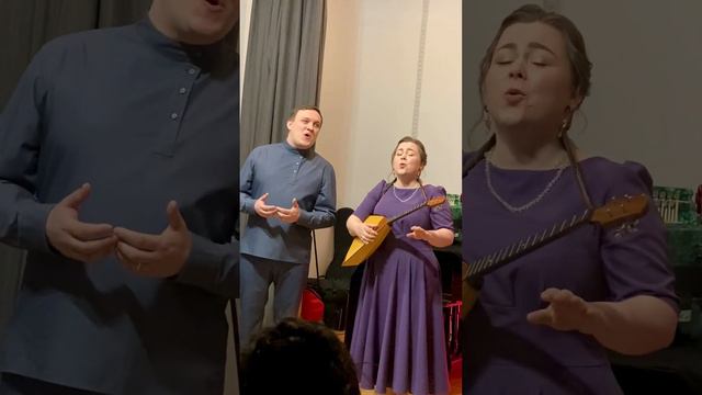 Как проникновенно поют ❤️ Простые строки / Вся песня в закреплённом комментарии #пташица смотреть онлайн