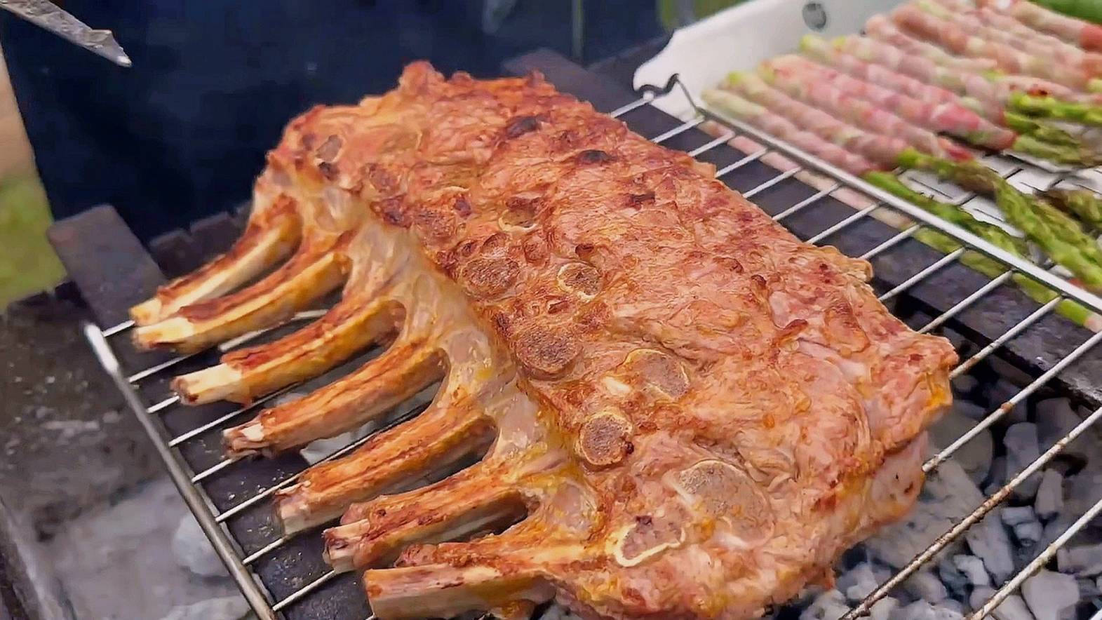 Вкусная и сочная телятина, замаринованная во вкусном соусе и приготовленная на мангале смотреть онлайн