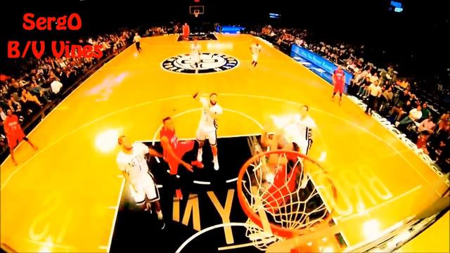 Anthony Davis Climbs the Ladder for the Alley Oop Slam смотреть онлайн