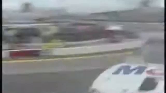 NCS 2009 Martinsville Practice: Hornish crash смотреть онлайн