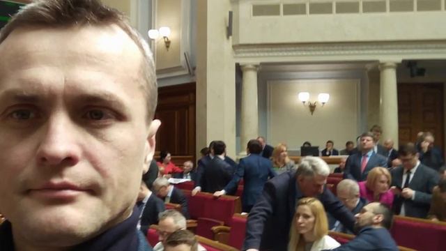 25 апреля 2019 Сорокалетний старпёр Игорь Луценко приходит на работу чтобы делать селфи смотреть онлайн