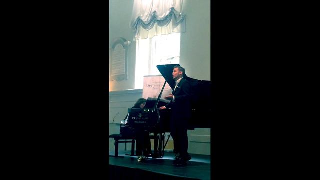 An den Mond D. 193, Franz Schubert; Angelo Pollak (Tenor), Fiona Pollak (Klavier) смотреть онлайн