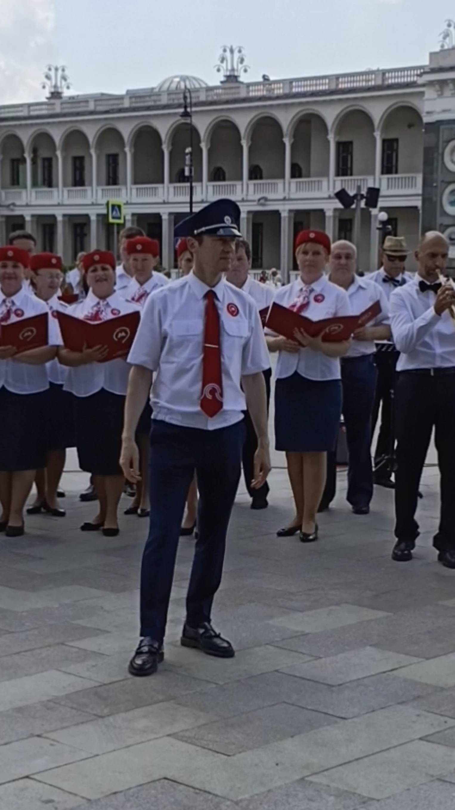 Концерт оркестра Московского Метрополитена на площади Речного Вокзала. смотреть онлайн