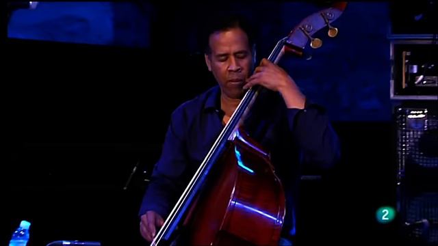 Stanley Clarke Band Feat. Hiromi - Heineken Jazzaldia 2010