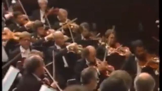カラヤン指揮　レスピーギ 交響詩 『ローマの松』から、《アッピア街道の松》 смотреть онлайн