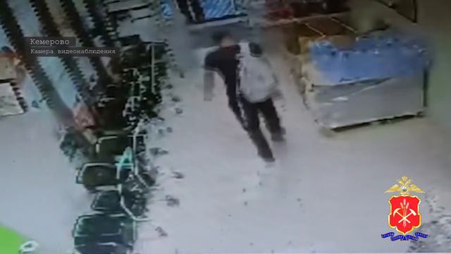 В Кемерове полицейские задержали злоумышленника, который совершил серию магазинных краж смотреть онлайн