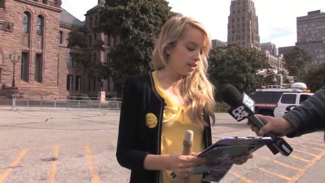 Actor Megan Park Storms Parliament to Protect Elephants смотреть онлайн