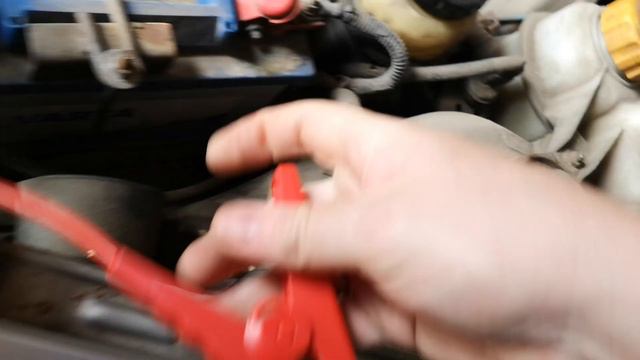 Пусковое устройство Redpower DK-MF139, запуск Daewoo Nexia с акб 8.7В. - заряд бустера 53% смотреть онлайн
