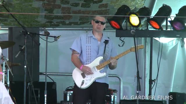 Mercedes Moore Cut 2 смотреть онлайн