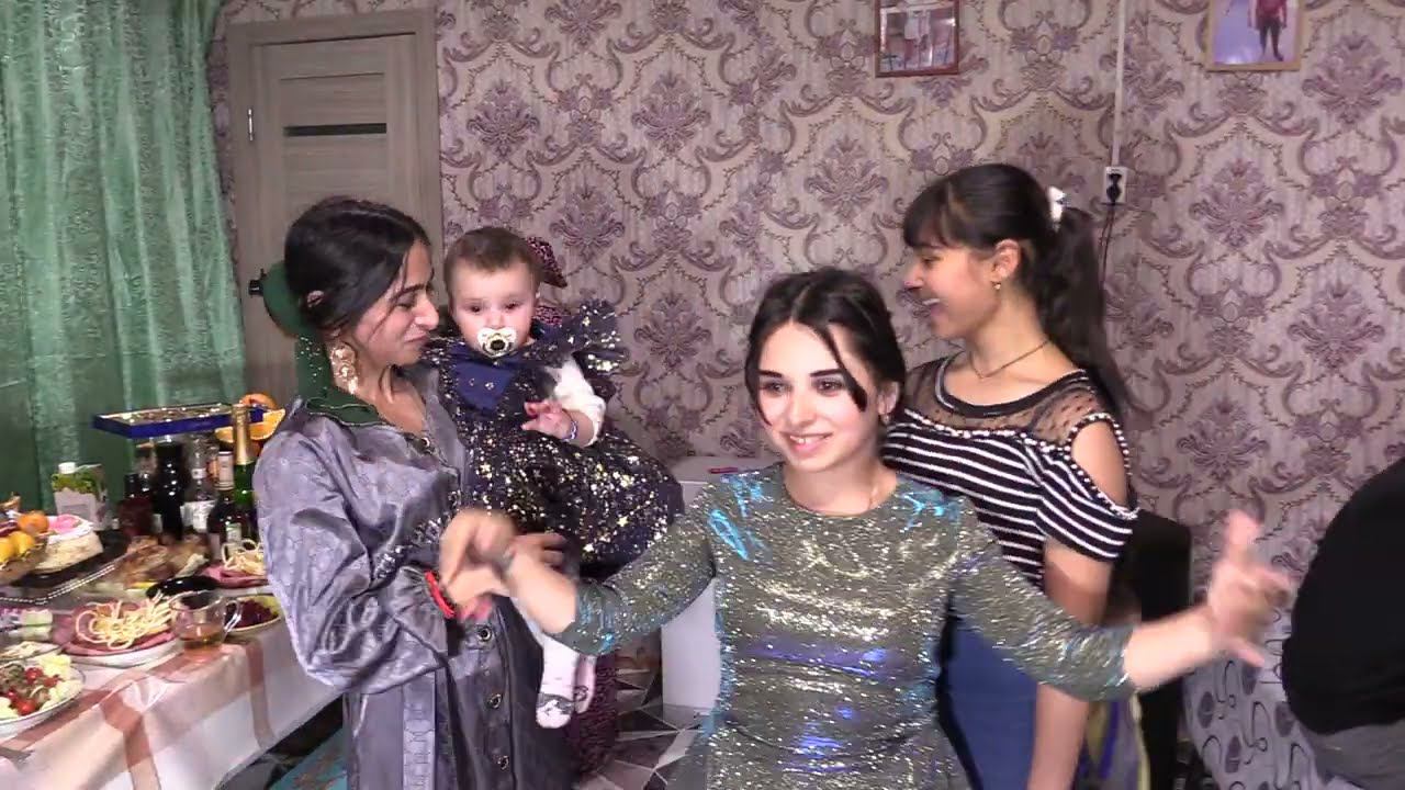 Клип А у кого сегодня праздник. смотреть онлайн