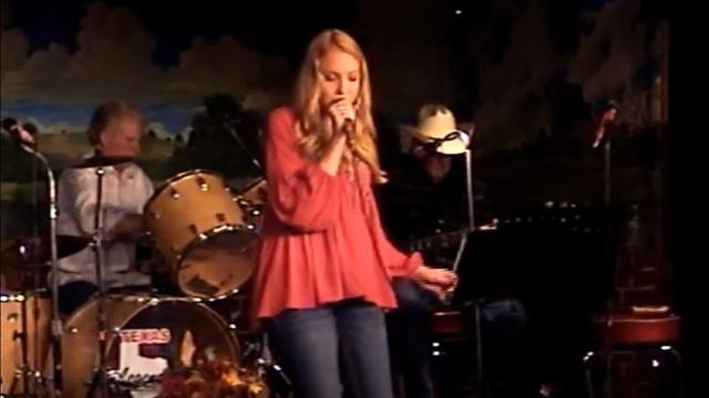 Sadie Evans singing Dwight Yoakam's Fast As You смотреть онлайн