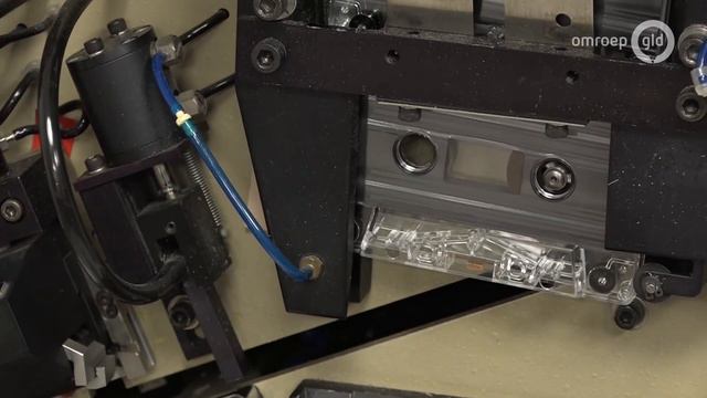Cassettebandjes uit Lochem blijken razend populair: 'Ik kom handen tekort' смотреть онлайн
