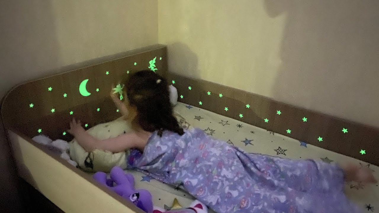 Звёздное небо в ДЕТСКОЙ КОМНАТЕ смотреть онлайн