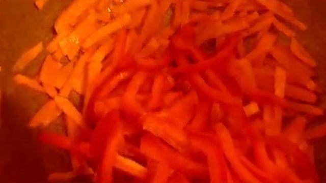 Картофель с мясом в томатном соусе