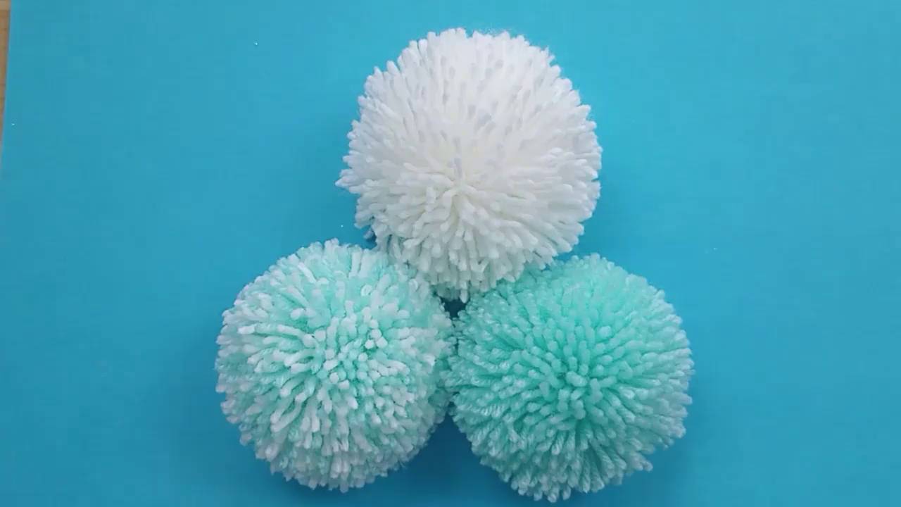 Как сделать помпон из пряжи быстро видео. Помпоны мята смотреть онлайн