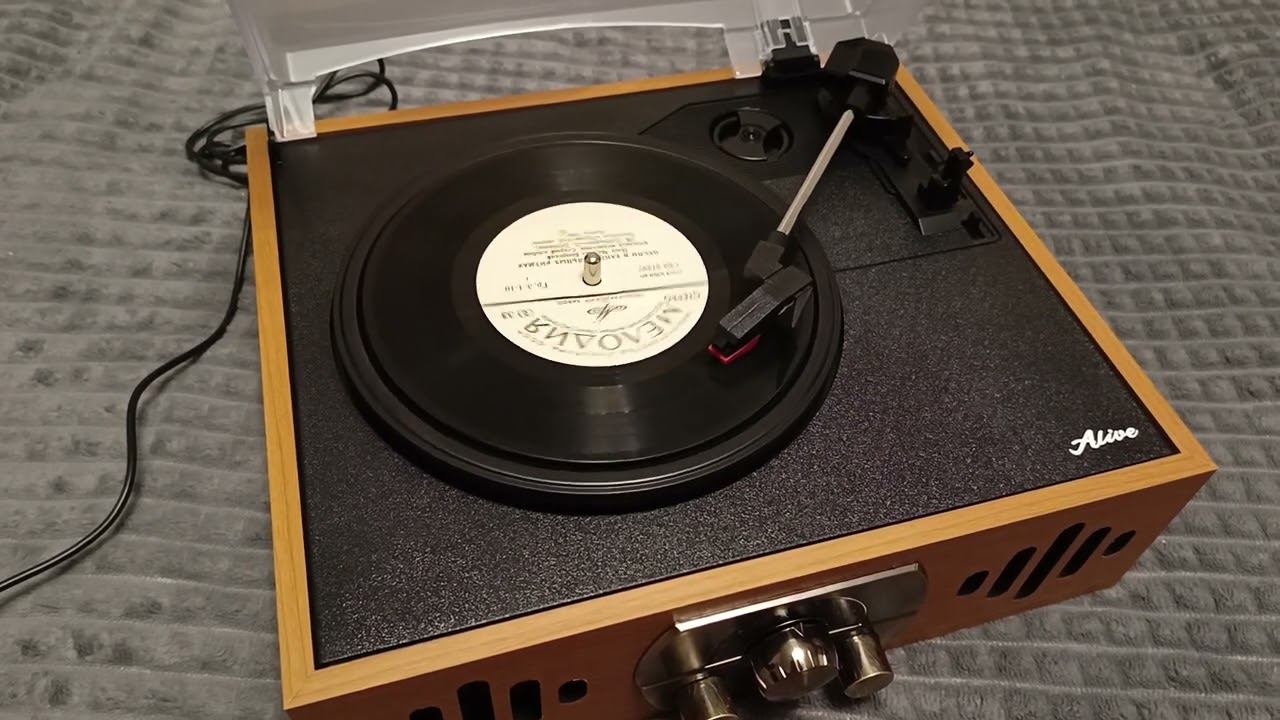 Обзор винилового проигрывателя Alive Audio QUATTRO смотреть онлайн