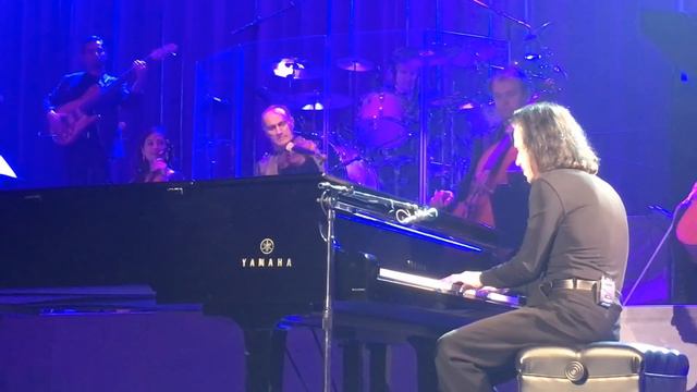 Yanni - A heartfelt message from Yanni to the world during his concert in El Paso, TX. смотреть онлайн