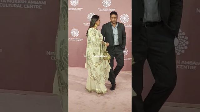 Lara Dutta and Mahesh Bhupati at Nita Mukesh Ambani Cultural Centre смотреть онлайн
